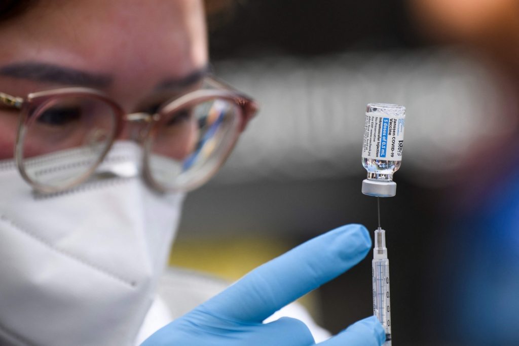 1,6 miljoen Moderna-vaccins teruggetrokken in Japan na meldingen over vervuiling: “Vreemde materie in flesjes”