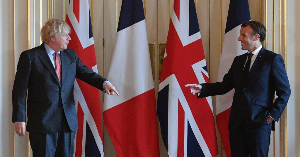 Johnson and Macron discuss cooperation after diplomatic row over submarines |  Abroad