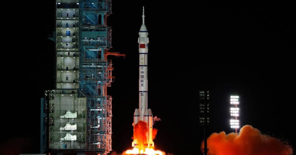 China successfully launched a rocket towards a space station |  science and planet
