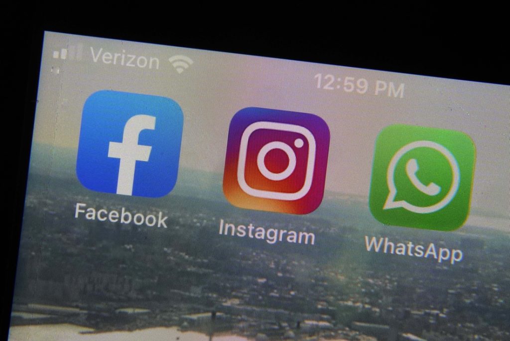 Instagram and Facebook crashes again