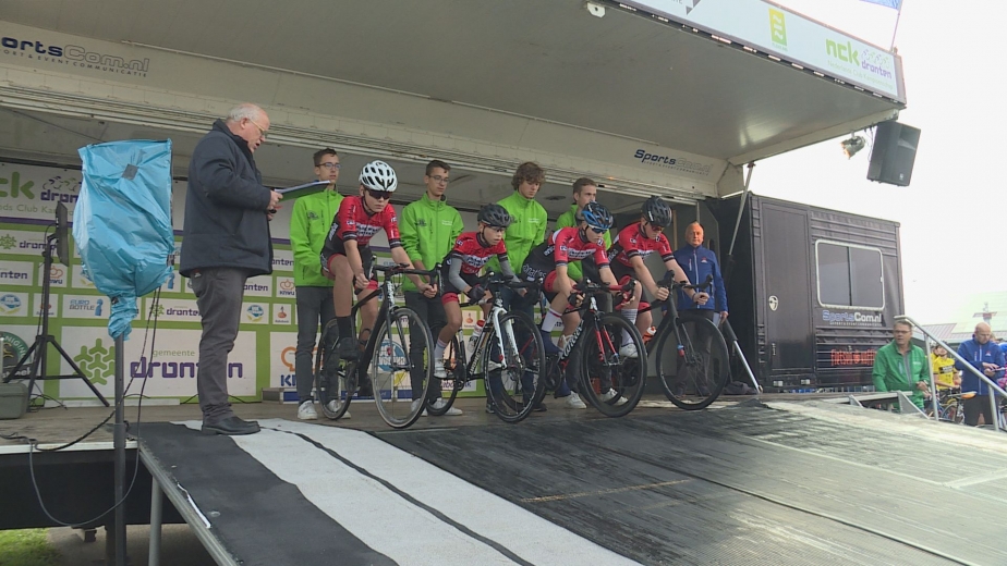 Omroep Flevoland - Sport - Nearly 1,000 cyclists at NCK on FlevOnice