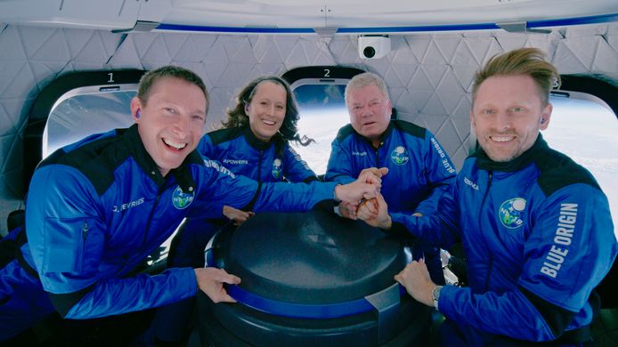 The crew with which Glenn de Vries flew into space.  Among them is Star Trek actor William Shatner.