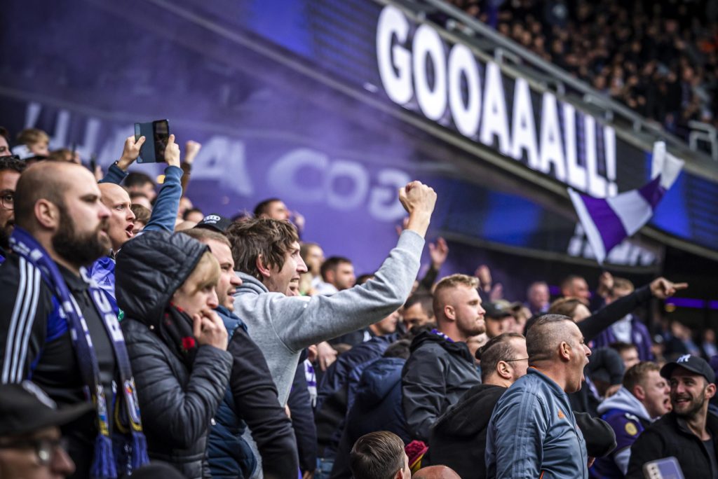 Anderlecht punished for offensive chants and defending...