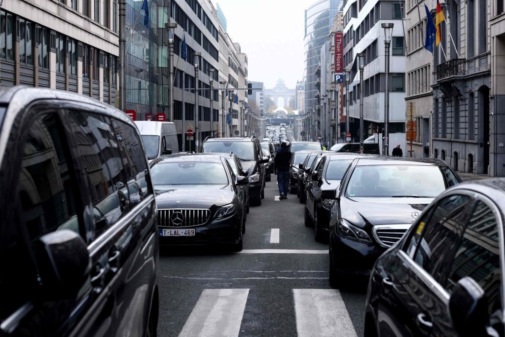 Uber can offer taxi rides in Brussels again