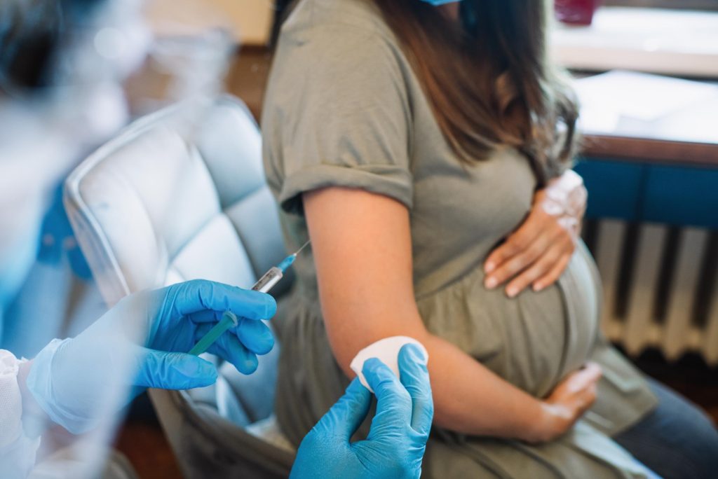 EMA: "mRNA vaccines do not cause complications in pregnancy"