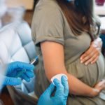 EMA: “mRNA vaccines do not cause complications in pregnancy”