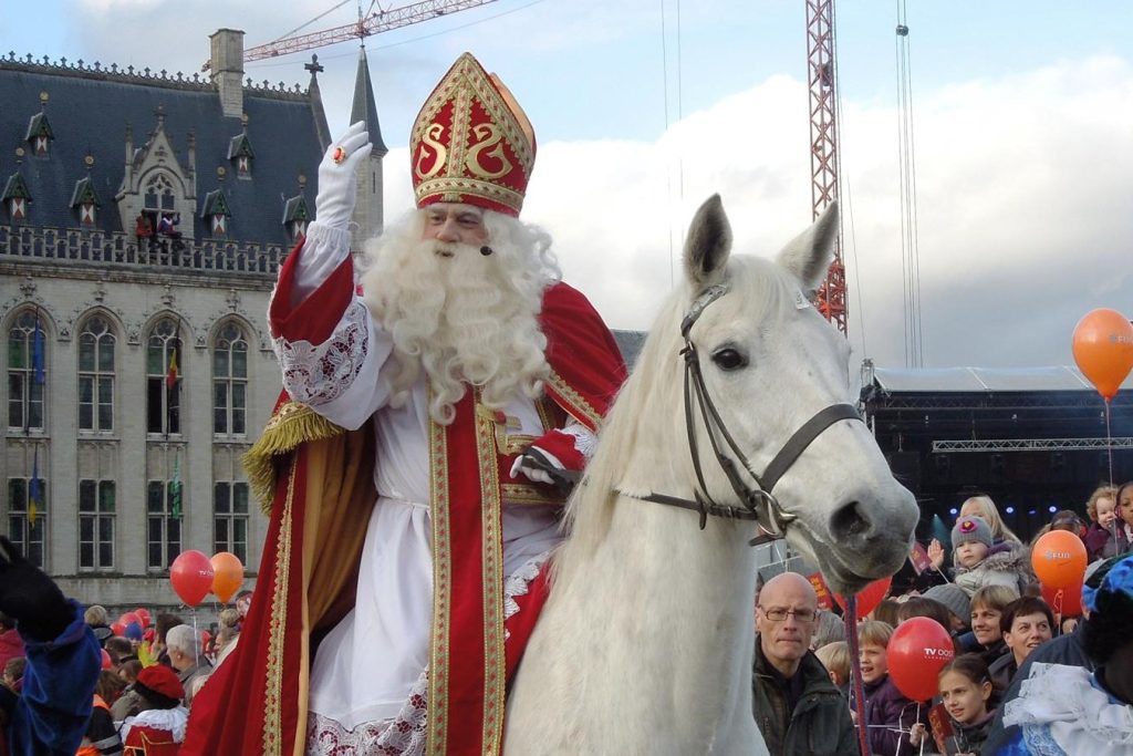 After Zwarte Piet, Sinterklaas' horse is now also under fire in Amsterdam City Hall: 'Soon they also want to cut his beard'