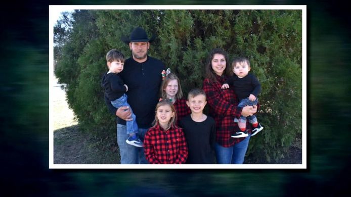 Family photo of Kayla and Nathan Dahl with their five children.  Brandon's son is sitting on mom's arm.