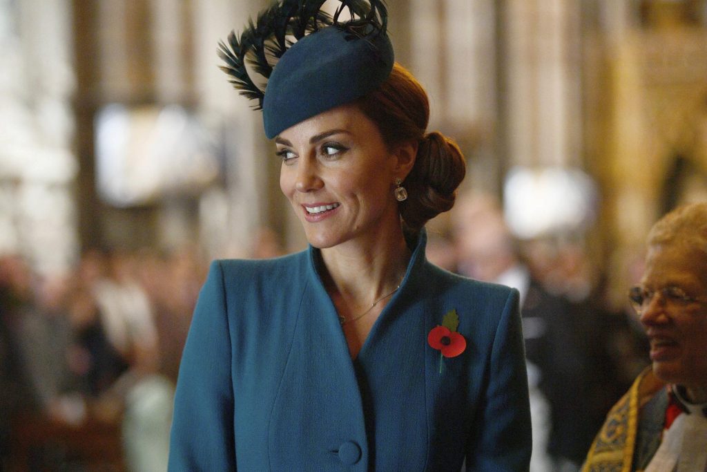 The British royal family distributes new pictures of Kate Middleton on her 40th birthday