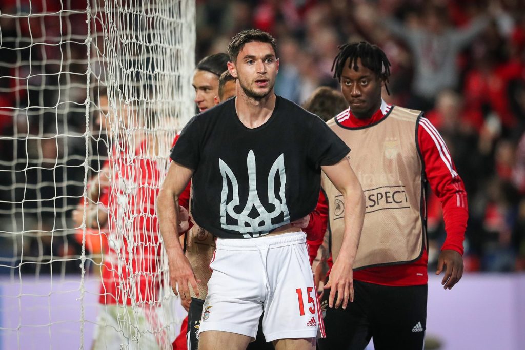 Ajax is er nog niet: ex-Gent spits Yaremchuk trekt gelijkspel over de streep voor Benfica