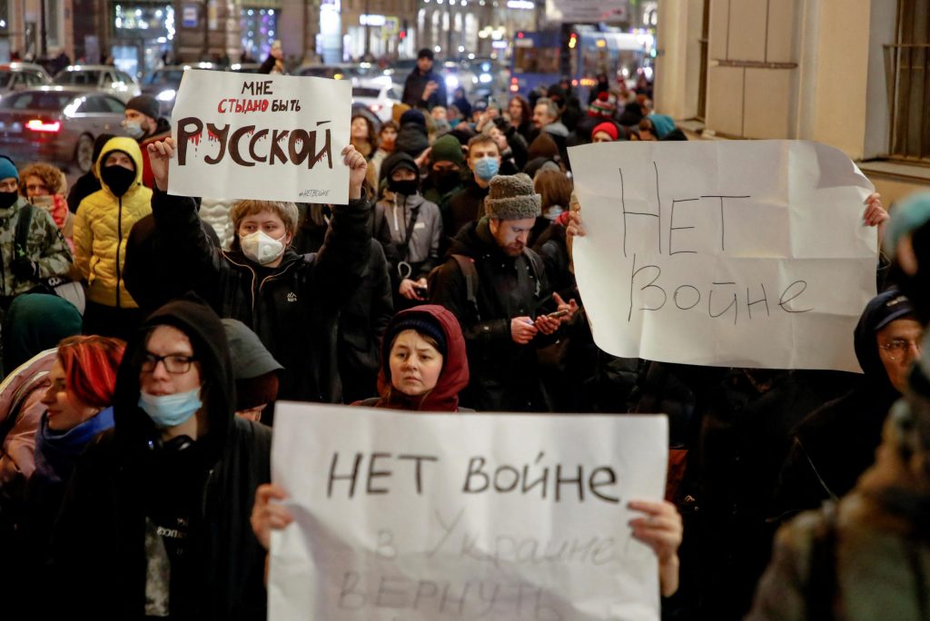 Large protest in Saint Petersburg: Russians speak out against the war