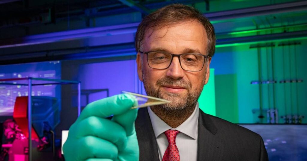 The world's smallest battery invented: "Not bigger than a grain of salt" |  iHLN