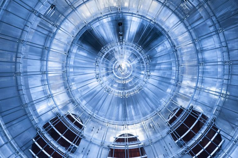 World record: Physicists put neutrinos on a scale and note an astonishingly low mass