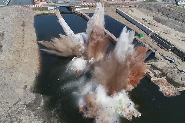 Stunning Pictures: The lock blew with a massive explosion (Ghent)