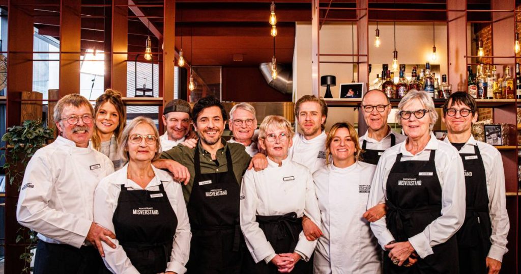 Dieter Koppens and eight people with micro-dementia open the doors of the "Misverstand Restaurant" on March 16 |  television