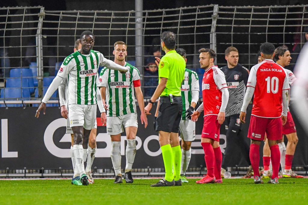 Dordrecht Ndiaye has to recover from the racist MVV fans and return to his family in Lyon for the time being