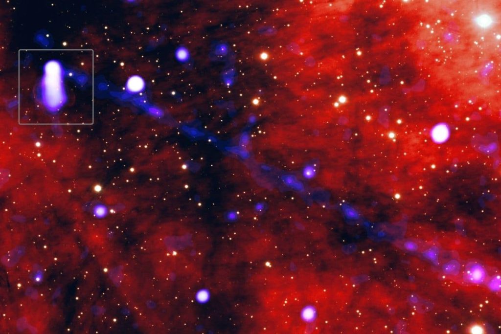 Small star produces 64 trillion kilometers of path in space