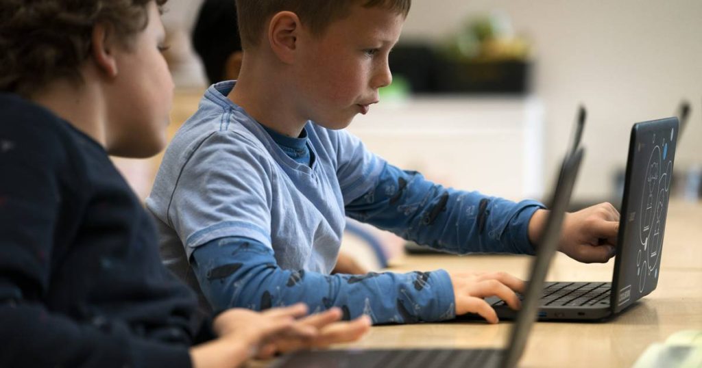 The Flemish Education Council warns that schools are at risk of losing the learning process due to digitization |  the interior