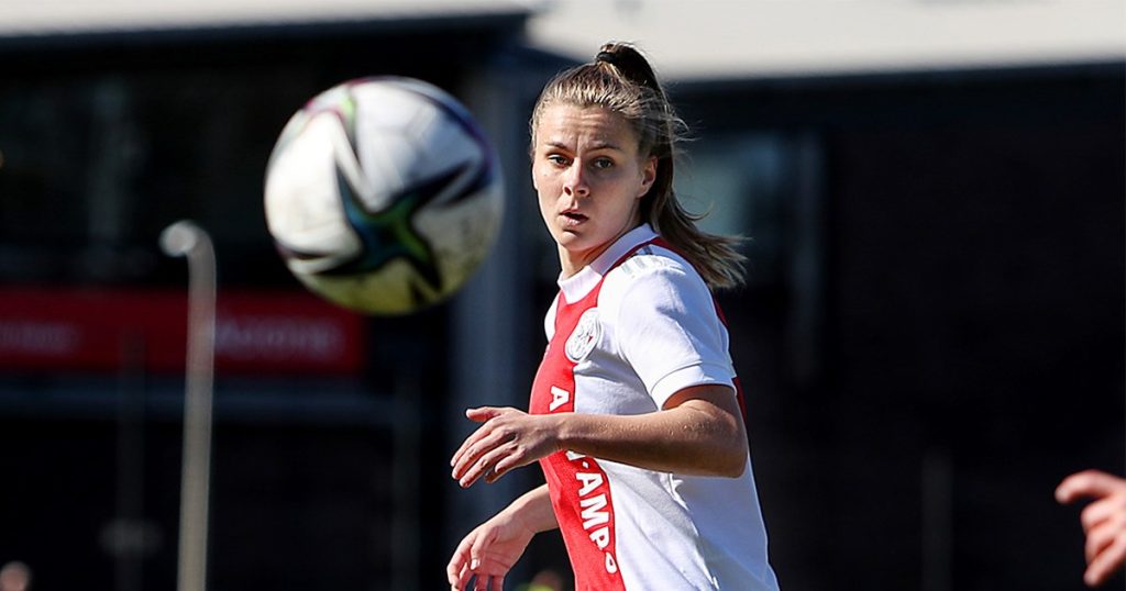 The chaotic chess game between Ajax Women and PSV ends without goals
