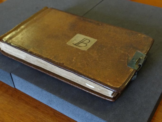 Stolen Darwin notebooks return as Easter gifts 