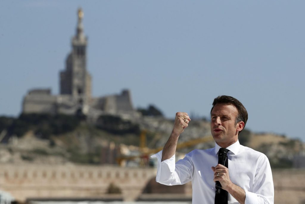Zelensky invites Macron to visit Ukraine