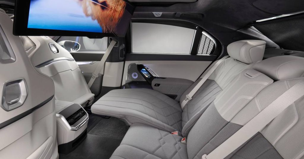 Backseat cinema screen: BMW unveils the new 7 Series |  to cut