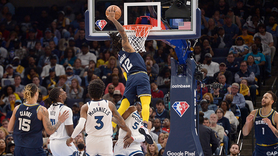 Monster Dunk and Game Winner: New star Ja Morant makes mouths open in the NBA |  NBA