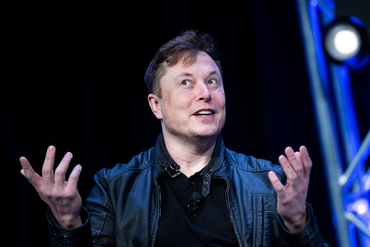 The company accepts an offer of 41 billion euros from Elon Musk