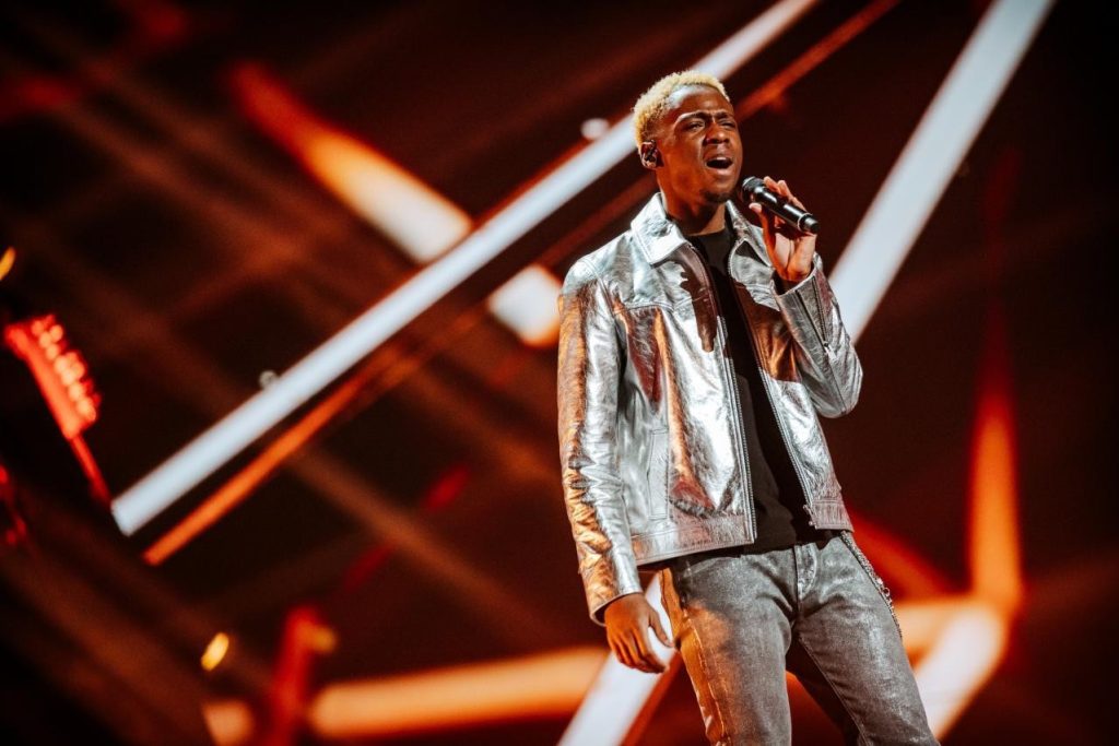'A great singer with a great voice': Jeremy McKeese immediately climbed into the top ten in the bets after the first rehearsal at the Song Contest.