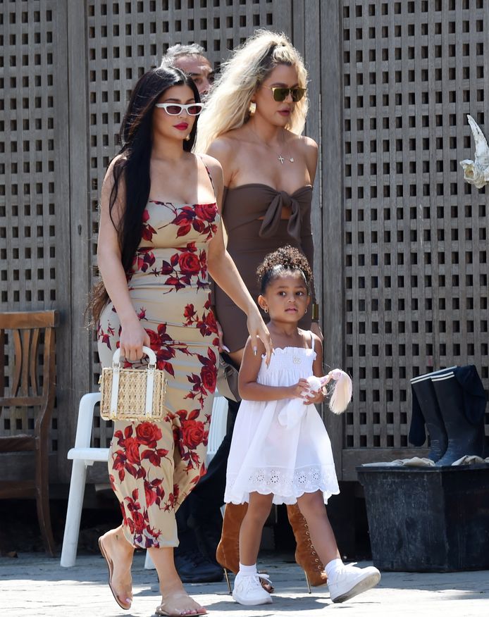 Sisters Kylie Jenner (and daughter Stormi) and Khloe Kardashian were spotted in Italy.
