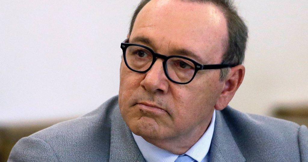 Kevin Spacey responds to accusations of sexual misconduct: 'I can prove my innocence' |  Famous People