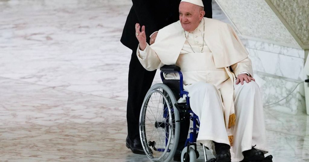 The Pope cancels his visit to Lebanon for health reasons outside the country