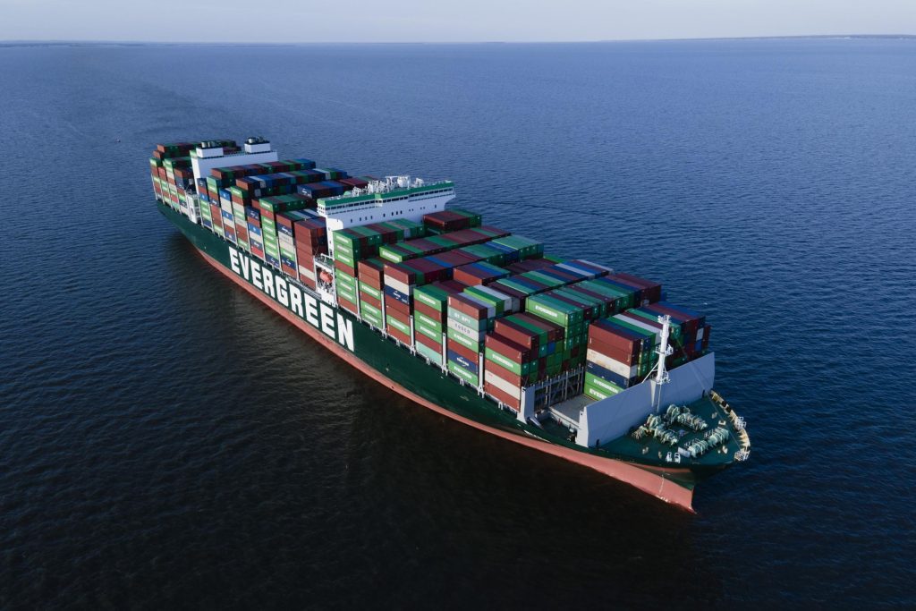 The container ship of the same shipping company that gave Ever is stranded off the east coast of the United States