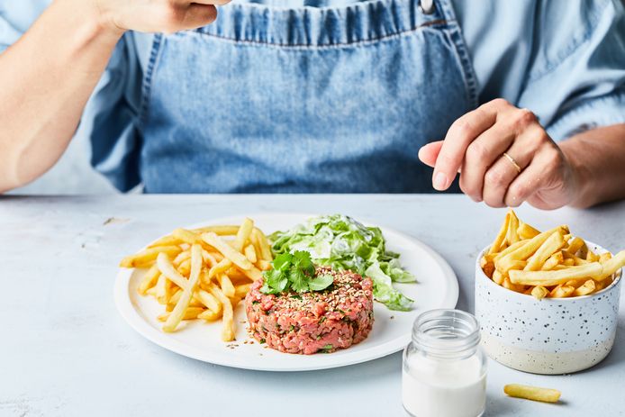 Thai steak tartare with green lettuce and french fries