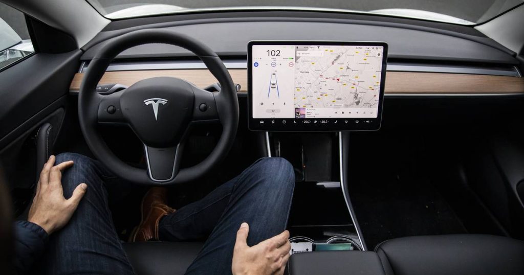 273 crashes in US in 1 year due to Tesla auto pilot |  Drive