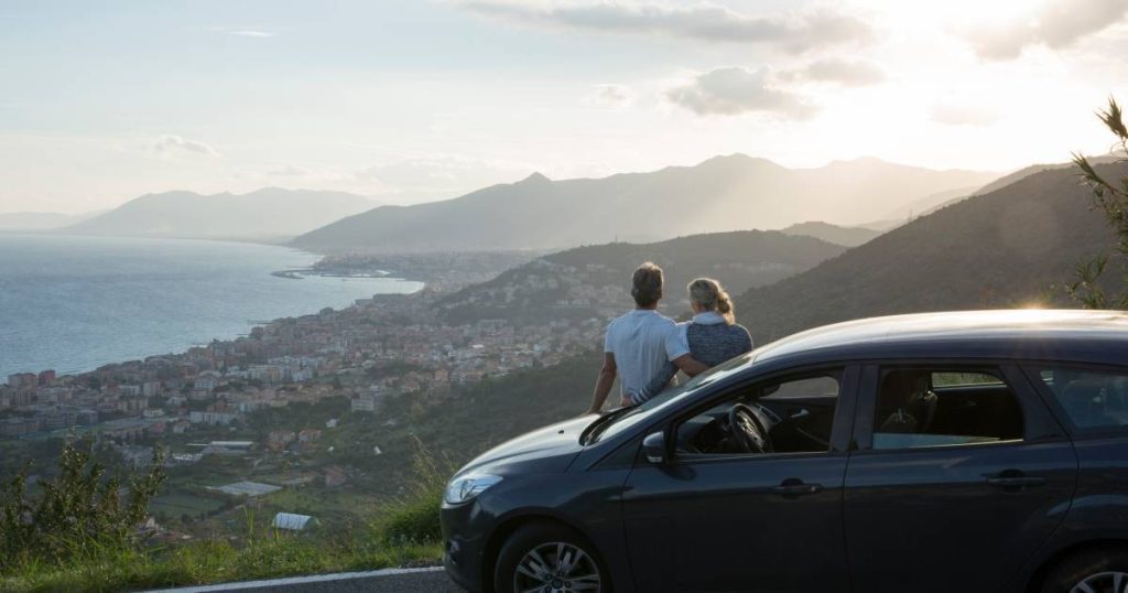 Can you switch drivers?  What about your cross-border fuel card?  These are the rules for those who go on vacation with the company car |  travel guide