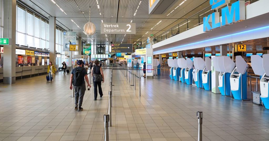 Schiphol imposes maximum number of passengers and fewer flights during the summer months |  for travel