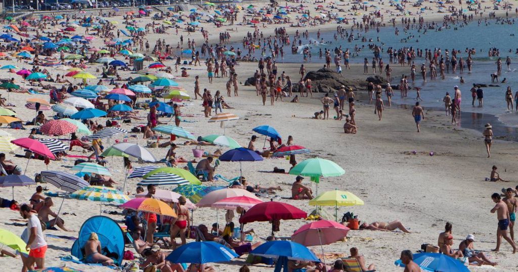 Spanish seaside resort bans puddles at sea, violators risk a fine of 750 (!) euros |  Instagram news VTM