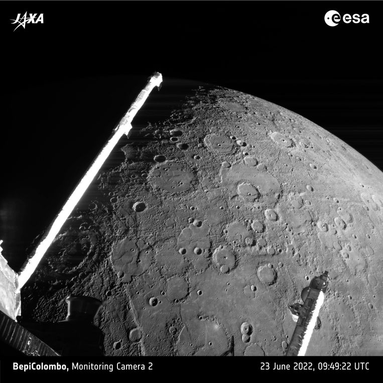 The fleeting encounter between Mercury and the space probe provides a great photo opportunity
