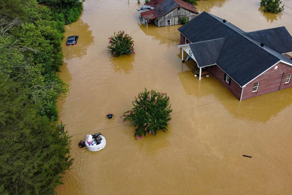 Parents lose their four children to the catastrophic wave: US state hit by exceptional floods