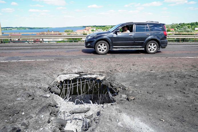 In the past week, Ukraine has already managed to inflict serious damage on the bridge.  The damage will be greater after the new attack.  The photo was taken on July 21, 2022.