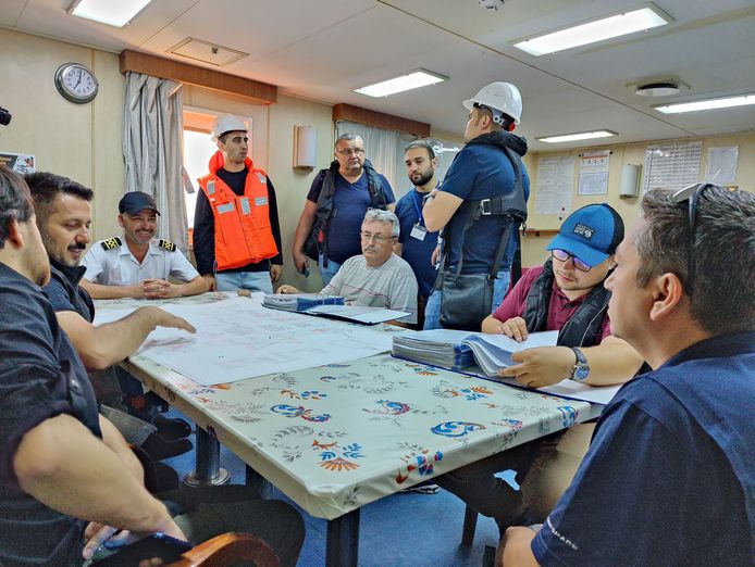 The crew of the ship Vollmar S.  and inspectors of the Coordination Center in Istanbul.  (05/08/22)