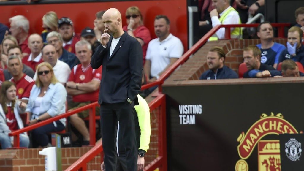 Coach Ten Hag loses his first game with United