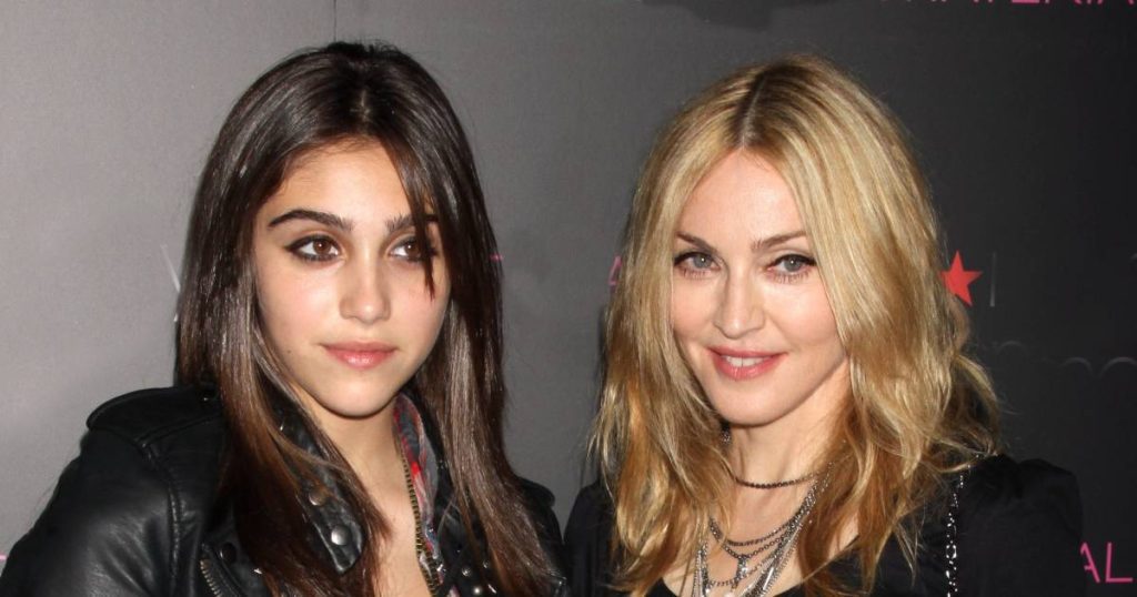 Madonna's daughter records with a clip for the first time touching the tombstone and dancing semi-naked |  Music
