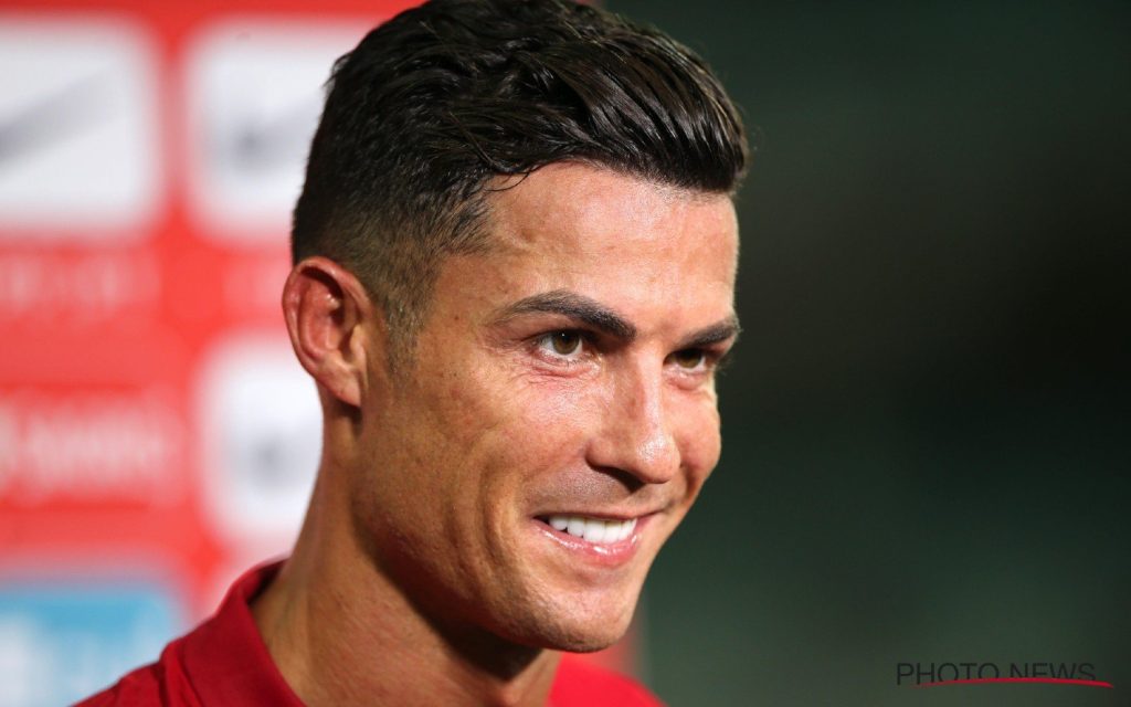 Manchester United surprises Cristiano Ronaldo and asks about two Red Devils |  Football 24