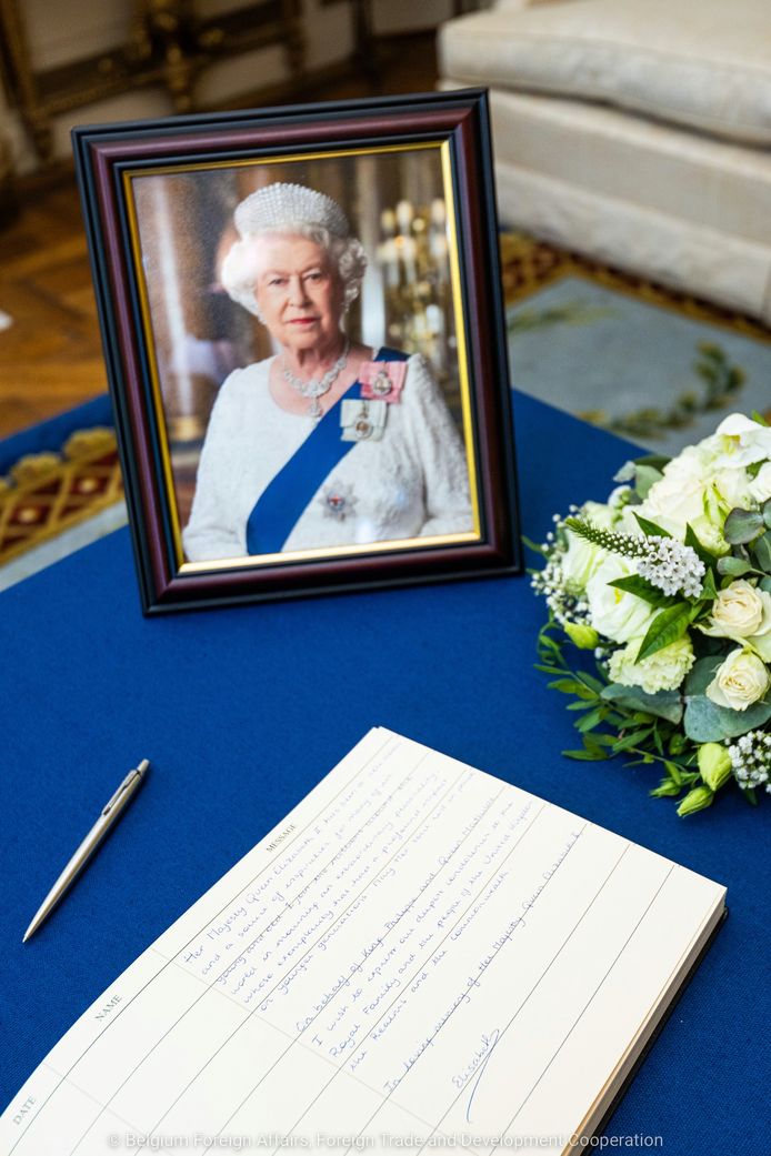 Mourning record Elizabeth's letter.