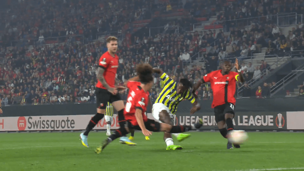 Rin gives lead into the lock after Traore's red card |  UEFA Europa League 2022/2023