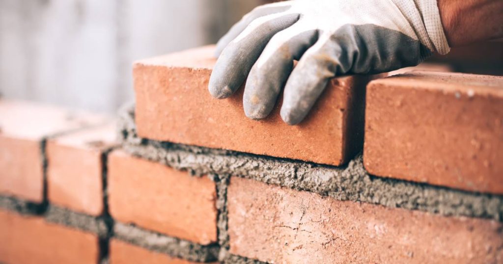 Cutting bricks 20 percent more expensive |  Economie