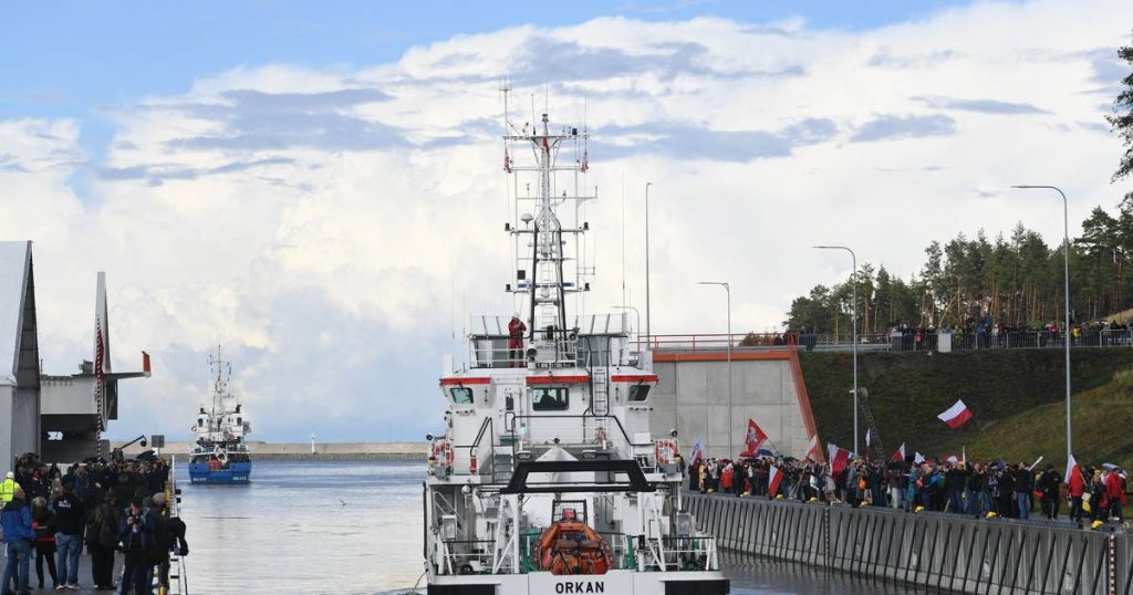 Poland opens canal to avoid Russian waters |  Abroad