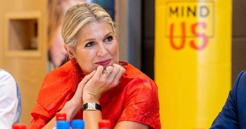 Queen Maxima showered with gifts from Dutch schoolchildren in America